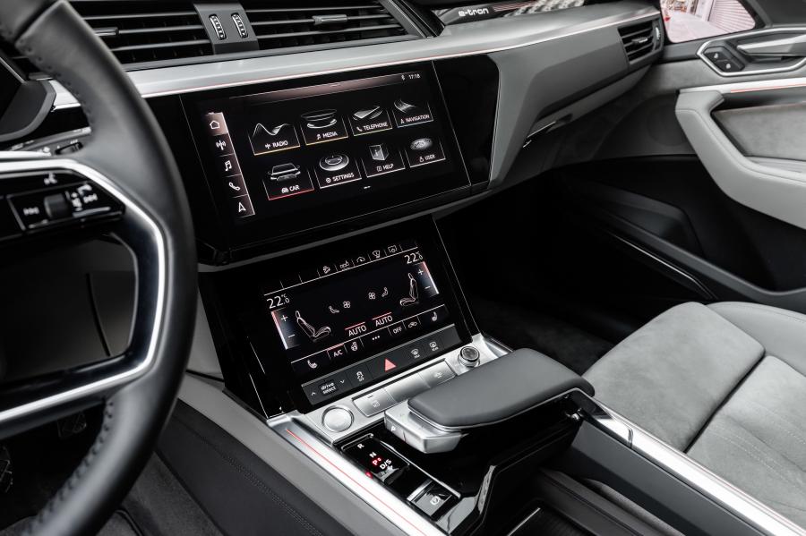 Детали интерьера Audi e-tron 55 Quattro 2019 года  (WW) (фото 233 из 452)
